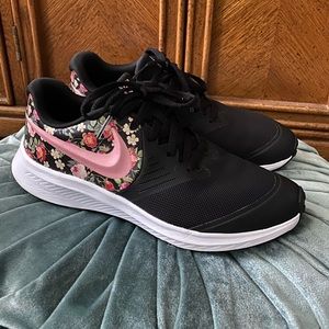 Nike Star Runner Floral Running Shoes